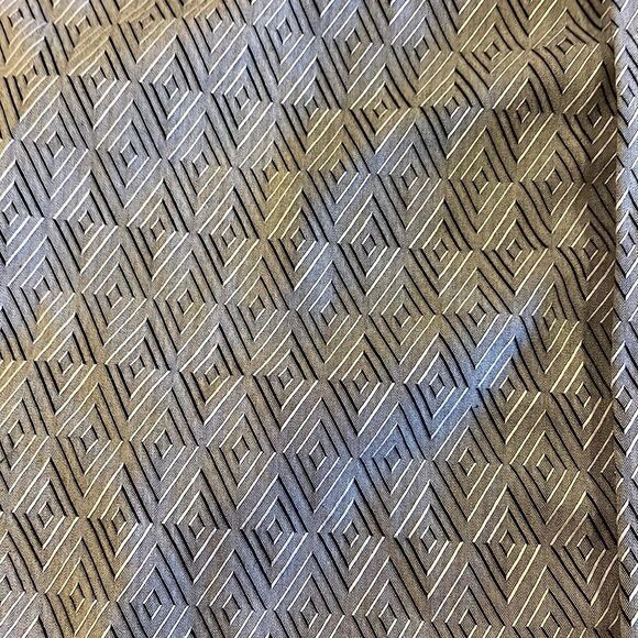 Robert Graham about Grey/Silver Pattern Button Down Shirt - Picture 2 of 7